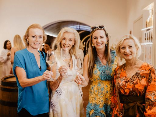 Vorschau Bild von Die Sekt Austria-Botschafterin Kristina Sprenger
und das Österreichische Sektkomitee baten zum exklusiven
Get-together für erfolgreiche Frauen aus Kultur, Medien, Wirtschaft
und Politik.