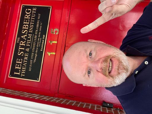 Vorschau Bild von Harald Kopeter vor dem Lee Strasberg Theater & Film Institute in
New York