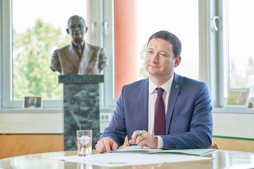  NÖ Bauernbunddirektor Paul Nemecek zeigt die große
Gefahr eines Produktionsstopps bei Düngemitteln auf.