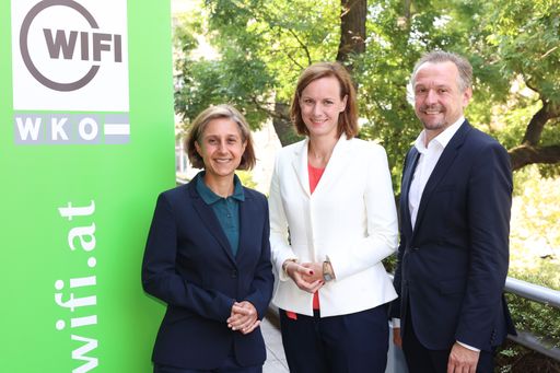 https://www.apa-fotoservice.at/galerie/30290 Im Bild v.l.n.r.:
Mag. Tatjana Baborek (Institutsleiterin WIFI Österreich), Mag.
Mariana Kühnel, M.A. (stv. Generalsekretärin Wirtschaftskammer
Österreich), Mag. Markus Raml (Kurator WIFI Österreich)