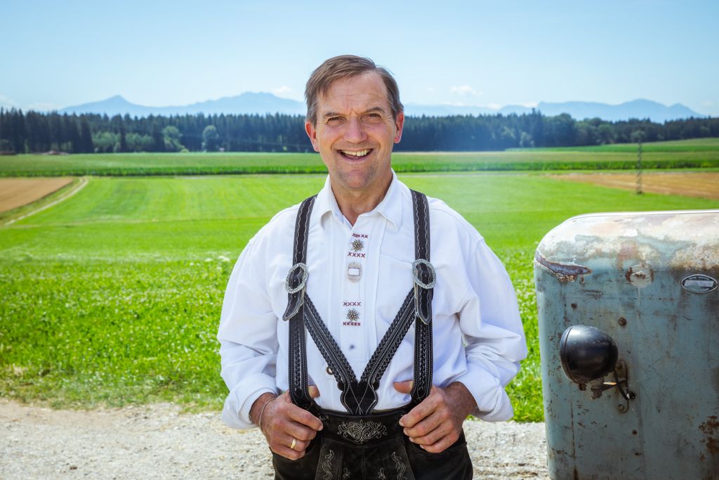Das ist die Familie von Narumol und Josef! Josef stellt sich vor ...