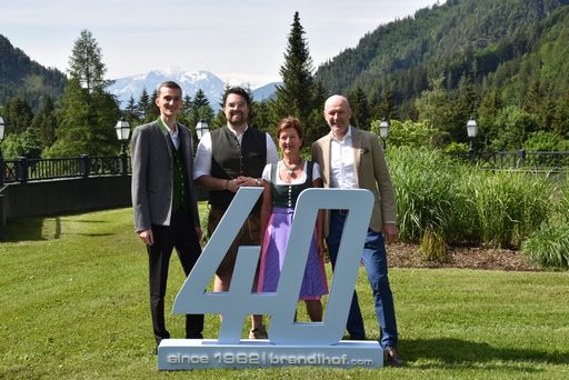  BLD zu OTS - Hoteldirektion und Eigentümer des Hotel Gut
Brandlhof
