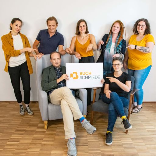 Vorschau Bild von Die Team der Buchschmiede unterstützt Autor:innen
auf dem gesamten Weg zum eigenen Buch