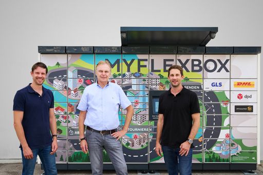 v.l.n.r. Lukas Wieser, MYFLEXBOX, Gen.Dir. Ewald
Kirschner, GESIBA, Jonathan Grothaus, MYFLEXBOX