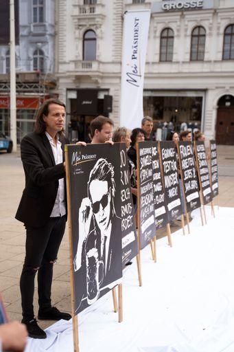 Vorschau Bild von Dominik Wlazny präsentiert seine Plakatkampagne