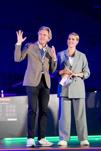 Vorschau Bild von Eröffnungsfeier "Tegernsee Phantastisch" am 11. September 2022 /
Korbinian Kohler (Inhaber Hotel Bussi Baby, Spa & Resort Bachmair
Weissach, Pop-Up Lodge Wildbad Kreuth, See-Apartments, Betreiber
Clubhaus Tegernsee, Berghotel Altes Wallberghaus), Judith Rakers
Tegernsee Phantastisch/ Spa & Resort Bachmair Weissach am Tegernsee
am 11.09.2022 (c.) TEGRNSEE_PHANTASISCH / Weiterer Text über ots und
www.presseportal.de/nr/163550 / Die Verwendung dieses Bildes ist für
redaktionelle Zwecke unter Beachtung ggf. genannter
Nutzungsbedingungen honorarfrei. Veröffentlichung bitte mit
Bildrechte-Hinweis.