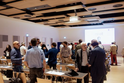 Vorschau Bild von Angeregte Unterhaltungen beim Networking-Break des
"Forum IT"