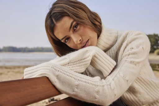 bonprix Premium Strick Capsule Kollektion mit nachhaltigem
Kaschmir HW 2022 / Weiterer Text über ots und
www.presseportal.de/nr/59646 / Die Verwendung dieses Bildes ist für
redaktionelle Zwecke unter Beachtung ggf. genannter
Nutzungsbedingungen honorarfrei. Veröffentlichung bitte mit
Bildrechte-Hinweis.