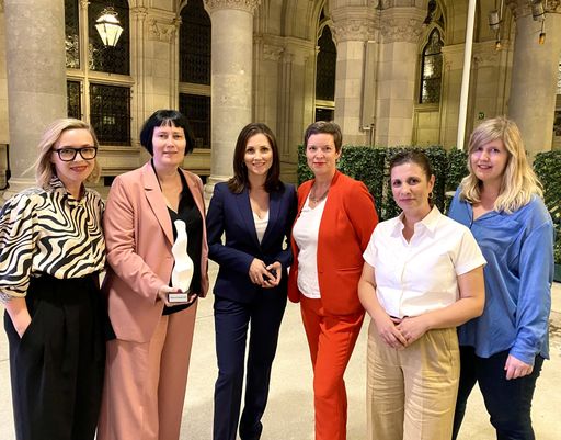 Vorschau Bild von Vorstand des Frauennetzwerk Medien bei der
Preisverleihung des Frauenpreises 2022