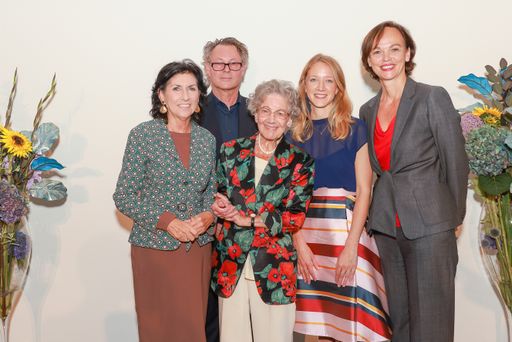 https://www.apa-fotoservice.at/galerie/27856
v.l.n.r.: Danielle Spera, Hans-Peter Wipplinger, Elisabeth Leopold,
Saskia Leopold, Sonja Hammerschmid