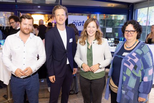 Vorschau Bild von v. l.: Matthias Jax (Projektleiter Saferinternet.at), Bernhard
Jungwirth (Geschäftsführer ÖIAT), Jugendstaatssekretärin Claudia
Plakolm und Barbara Buchegger (pädagogische Leiterin
Saferinternet.at)