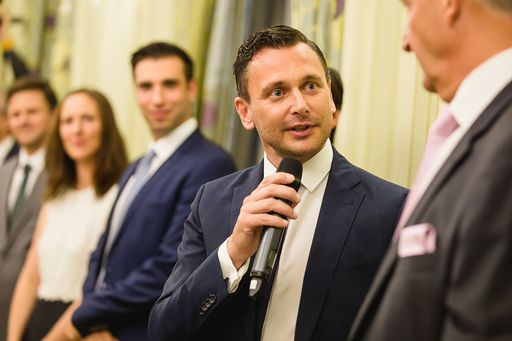 Vorschau Bild von Das CORUM Österreich Team rund um Patrick Ortner
begrüßte Vermögensberater, Partner und Medienvertreter zu einem
feierlichen Abend.