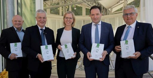  VWM-Grünbuch II Übergabe an Minister*innen