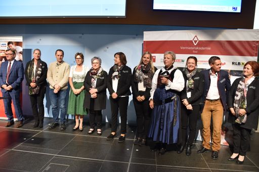  Landeshauptmann Günter Platter mit den Funktionären
des Privatvermieter Verbandes Tirol