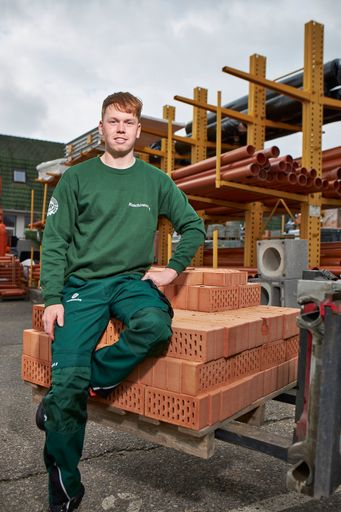 Vorschau Bild von Mitarbeiter an Bau überlassen