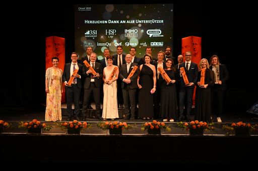 Vorschau Bild von Die PreisträgerInnen 2022, die Verbandsjury sowie
die Sponsoren des Cäsar Immobilienpreises.