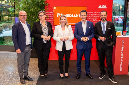 Die übergreifende Login-Plattform MediaKey
verspricht einen gemeinsamen Schlüssel zu registrierungspflichtigen
Inhalten österreichischer Medien. Der MediaKey-Launch wurde gestern,
Donnerstag, auf den Österreichischen Medientagen für Mitte Oktober
angekündigt.