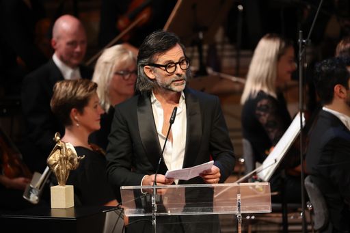 Künstler Niclas Castello bei seiner Dankesrede für die
Auszeichnung mit dem Europäischen Kulturpreis 2022 in der Tonhalle
Zürich / Weiterer Text über ots und www.presseportal.de/nr/161299 /
Die Verwendung dieses Bildes ist für redaktionelle Zwecke unter
Beachtung ggf. genannter Nutzungsbedingungen honorarfrei.
Veröffentlichung bitte mit Bildrechte-Hinweis.