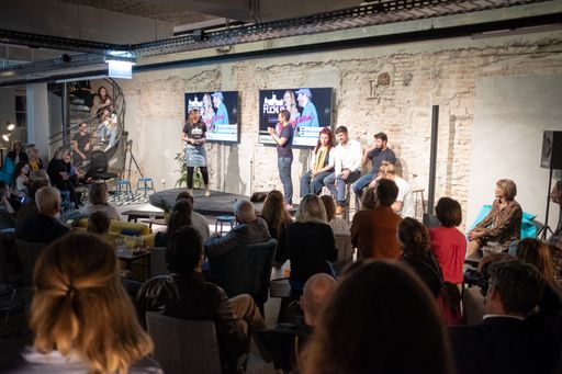 Vorschau Bild von Der Industrial-Style im Alten Mühlhaus versprüht
auf 1.500 Quadratmetern und sechs Stockwerken urban-schicken Charme.
„Man kann niemanden zwingen, ins Büro zu gehen. Ich will einen Ort
schaffen, an den meine Mitarbeitenden von selbst gerne kommen," so
Donhauser.