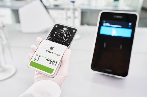 Der PCR-Schnelltest Vivalytic MRSA/SA liefert in weniger als
einer Stunde ein zuverlässiges Ergebnis direkt am Ort der
Probenentnahme; somit ist er besonders gut geeignet für den Einsatz
in der Notaufnahme. / Weiterer Text über ots und
www.presseportal.de/nr/142767 / Die Verwendung dieses Bildes ist für
redaktionelle Zwecke unter Beachtung ggf. genannter
Nutzungsbedingungen honorarfrei. Veröffentlichung bitte mit
Bildrechte-Hinweis.
