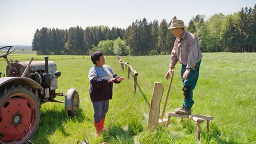 Vorschau Bild von Seit bereits 12 Jahren sind Narumol und Josef kirchlich
verheiratet. Seitdem ist sie zu einer echten Bäuerin geworden und
erhellt das Leben ihres Gatten mit Lebensfreude und Temperament. /
Weiterer Text über ots und www.presseportal.de/nr/6605 / Die
Verwendung dieses Bildes ist für redaktionelle Zwecke unter
Beachtung ggf. genannter Nutzungsbedingungen honorarfrei.
Veröffentlichung bitte mit Bildrechte-Hinweis.