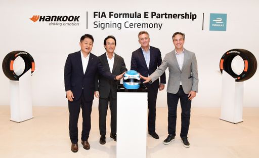  Sooil Lee, President & CEO of Hankook Tire & Technology, Hyunbum
Cho, Chairman of Hankook & Company, Alejandro Agag, Chairman Formula
E, Jamie Reigle, CEO Formula E - Hankook Tire, Technoplex, Seoul,
11.8.2022 (from left to right). / Weiterer Text über ots und
www.presseportal.de/nr/114666 / Die Verwendung dieses Bildes ist für
redaktionelle Zwecke unter Beachtung ggf. genannter
Nutzungsbedingungen honorarfrei. Veröffentlichung bitte mit
Bildrechte-Hinweis.