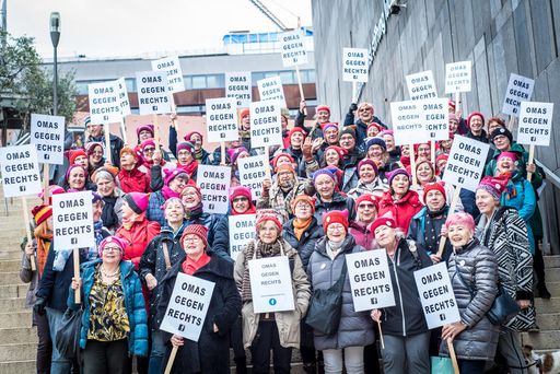  OMAS GEGEN RECHTS engagieren sich für nachkommende
Generationen