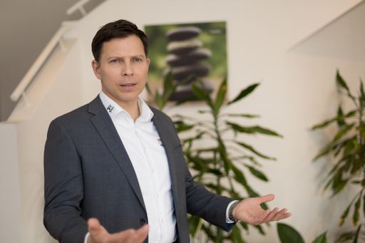 Vorschau Bild von “Wir haben hier in Österreich eine hohe Kompetenz
in der Logistikautomation aufgebaut. Für Zentral- und Osteuropa ist
Toyota Material Handling Austria der zentrale Hub,“ so Mag. Oskar
Zettl, Managing Director Toyota Material Handling Austria.