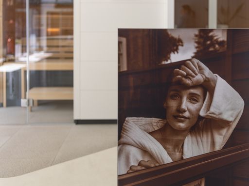 Vorschau Bild von Für den Marktführer KLAFS liegt das Bestreben nicht
nur im Saunabau, sondern bei anspruchsvoller Wellness für Körper und
Geist. Das spiegelt sich bei den Produkten auf allen Sinnesebenen
wider und zeigt sich in Elementen wie Design, Farben, Materialien,
Textilien sowie technischer Perfektion.
