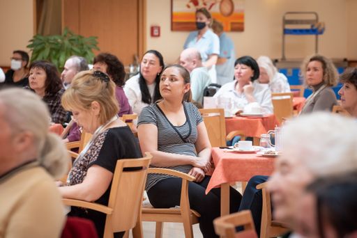 Vorschau Bild von Anna (siehe Video anbei), eine ukrainische
Geologin, die mit ihren zwei Kindern aus Odessa flüchten musste und
nun in einem der Häuser wohnt, sagt: „Ich bin für die Hilfe von Wien
und Österreich unglaublich dankbar. Ich schätze dieses Haus und die
Menschen, die hier arbeiten, die uns die Möglichkeit geben, hier zu
leben. Danke, wirklich, danke! Das ist großartig!“