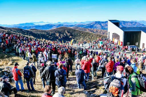 Vorschau Bild von Bei der Bergstation der Kaiserburgbahn wird die
Bergmesse gefeiert