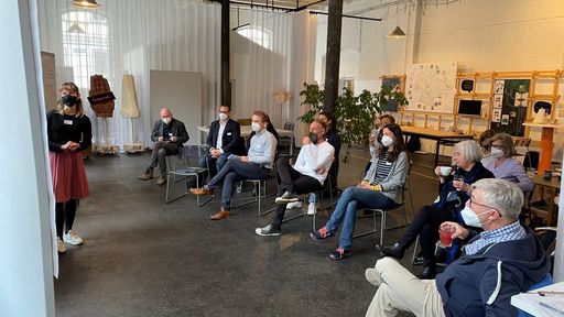  Workshop „COOLCITY“ - eine Kooperation der Universität für
Bodenkultur Wien mit Institutionen der Stadt Wien, des Verbands
gemeinnütziger Bauvereinigungen, der gemeinnützigen Bau- und
Wohnungsgenossenschaft „Wien-Süd“, der Wiener Gesundheitsförderung,
des Wiener Hilfswerks, des Wiener "Rotes Kreuz" und "Wiener Wohnen"