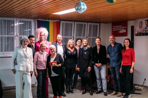 Vorschau Bild von Beim Queer Dance im Gemeindebau mit BV Thomas
Steinhart