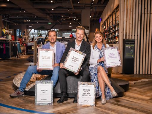 (v.l.n.r.) Günther Rossmanith, Obmann des Landesgremiums des
Einzelhandels mit Mode und Freizeitartikeln in der Wirtschaftskammer
Wien, Elisabeth Rammel, Geschäftsführerin für den Einzelhandel mit
Mode und Freizeitartikeln des Wiener Landesgremiums und Modeexperte
und #Echtshopper-Botschafter Adi Weiss