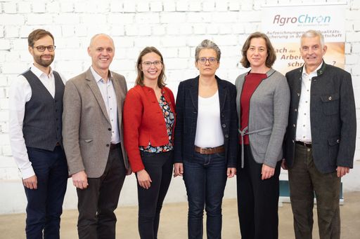 Brancheninsights: (v. r. n. l.) Stephan Imbery,
Geschäftsführer von AgroChron, mit den ReferentInnen Judith
Hobmeier, Katharina Brand und Lisa Ketzer (suscoa GmbH), Franz Rauch
(Delimax) und Josef Rohregger (Zukunft.farm)