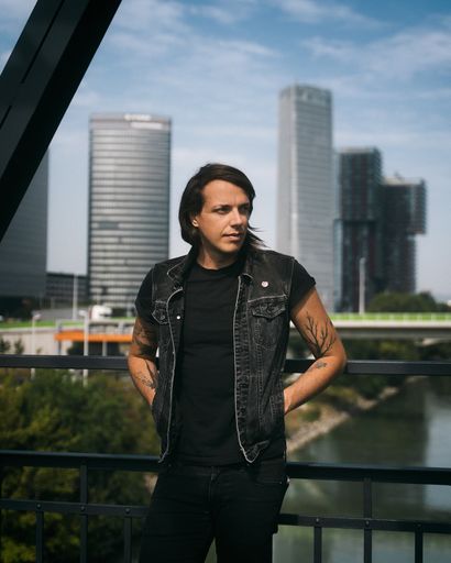 Dominik Wlazny appelliert vor allem an die Nicht- und
Erstwähler:innen