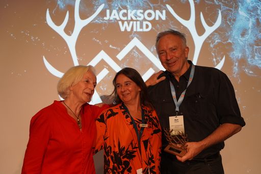 Vorschau Bild von Victoria Stone (Director and Producer at Deeble &
Stone), Sabine Holzer (Head of Specialist Factual at Terra Mater
Studios), Mark Deeble (Director / DoP / Writer at Deeble & Stone)
Winner “Writing”