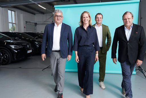  (v.l.) Martin Rada, Lisa Ittner, Paul Blaguss und Chris
Schrötter: „Wir wollen den Automarkt neu denken.“