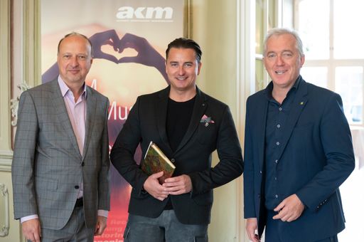 Gernot Graninger, Generaldirektor AKM, Andreas
Gabalier und Martin Lammerhuber, Geschäftsführer
Kultur.Region.Niederösterreich