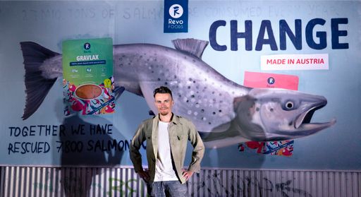  Raffael Strasser ist Künstler, Designer und
Aktivist.