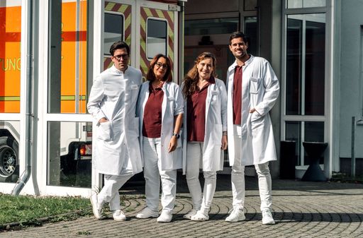 v.li.: Dr. Frederik Seehauser, Dr. Christina Traudtner, Dr. Nessy
Wagner, Dr. Mats Pfeffer / Weiterer Text über ots und
www.presseportal.de/nr/6605 / Die Verwendung dieses Bildes ist für
redaktionelle Zwecke unter Beachtung ggf. genannter
Nutzungsbedingungen honorarfrei. Veröffentlichung bitte mit
Bildrechte-Hinweis.