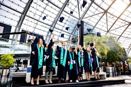 Vorschau Bild von PMU, Pharmazie, Absolventenfeier, Hangar7,
Salzburg, 20221007, (c) wildbild