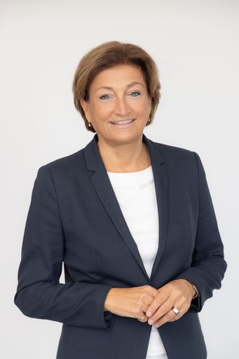 Vorschau Bild von Birgit Rechberger-Krammer, Präsidentin von Henkel
in Österreich und als Senior Vice President bislang für das
Europa-Geschäft von Laundry & Home Care verantwortlich, hat
zusätzlich die Europa-Agenden für Beauty Care übernommen.