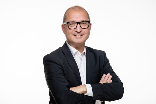 Immobilienexperte Ing. Mag. (FH) Christian Brunner,
CEO und Managing Partner von EPHIC HOTEL INVEST und EPHIC REAL
ESTATE – Die Verwendung des Bildes ist für redaktionelle Zwecke bei
Nennung des Fotocredits „Klaus Ranger Fotografie“ honorarfrei.