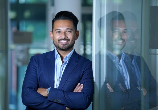  Vithunan Lingeswaran übernimmt ab 1. November 2022 die Stelle als
Chief Innovation Officer der dpa-Tochter news aktuell. In der neu
geschaffenen Position wird der 34-Jährige die Weiterentwicklung
innovativer Produkte und Angebote in enger Abstimmung mit der
Geschäftsleitung verantworten. / Weiterer Text über ots und
www.presseportal.de/nr/6344 / Die Verwendung dieses Bildes ist für
redaktionelle Zwecke unter Beachtung ggf. genannter
Nutzungsbedingungen honorarfrei. Veröffentlichung bitte mit
Bildrechte-Hinweis.