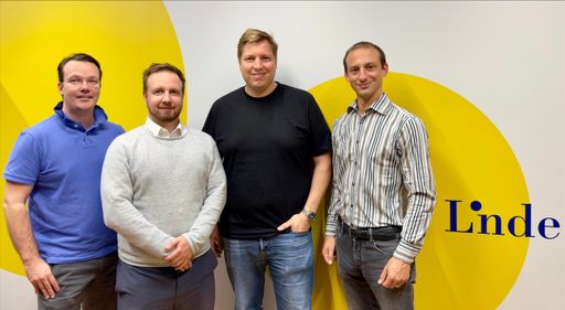 Das Grazer Legal Tech Start-up IURIO kann sich über
einen beachtlichen Erfolg freuen: Die Linde Digital GmbH mit Sitz in
Wien beteiligt sich zu 40 % an der erfolgreichen
Hochsicherheits-Kommunikationslösung für Anwält:innen und
Steuerberater:innen. Die strategische Investition einer nicht näher
genannten siebenstelligen Summe soll das schnelle Wachstum des
Start-ups stufenweise unterstützen und die Angebotspalette der Linde
Digital GmbH für die gemeinsamen Zielgruppen verstärken.