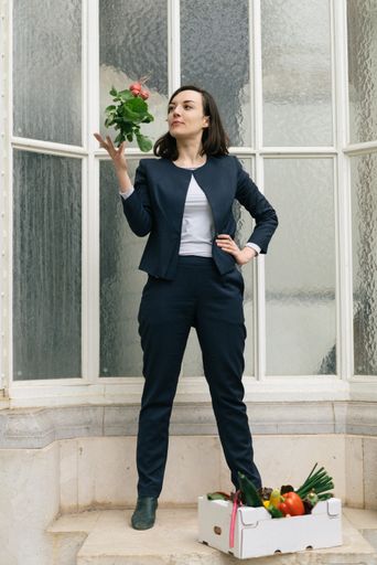 Vorschau Bild von Theresa Imre (Gründerin und Geschäftsführerin von markta) lädt am
Freitag, 21.10. ab 17 Uhr gemeinsam mit Katrin Völk
(Dienststellenleiterin HBLFA für Gartenbau und Österreichische
Bundesgärten) zum "Female emBAUERNment" Podiumsgespräch inkl.
Produktverkostung von markta's Bäuerinnen ein.