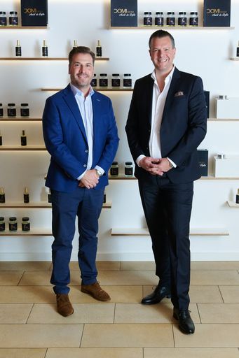 Vorschau Bild von Unter dem Unternehmensmotto „Exzellenz vereint“
luden Monica Rintersbacher, Geschäftsführerin der Leitbetriebe
Austria, und Michael Kriegler, Geschäftsführer von DOMI sense,
ausgewählte Geschäftspartner aus dem Wirtschaftssektor zum „Menü der
Sinne“ – von und bei Stargastronom Juan Amador in Döbling.