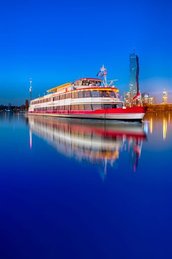 MS Admiral Tegetthoff in Wien bei Nacht