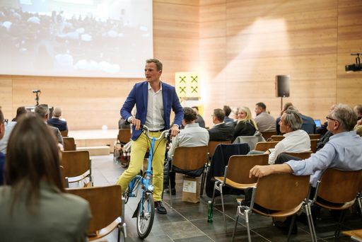 Vorschau Bild von Simon Schnetzer ist einer der führenden
Jugendforscher in Europa.